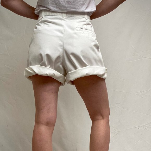 Vintage White Pleated Front Light Denim Shorts - Picture 6 of 12